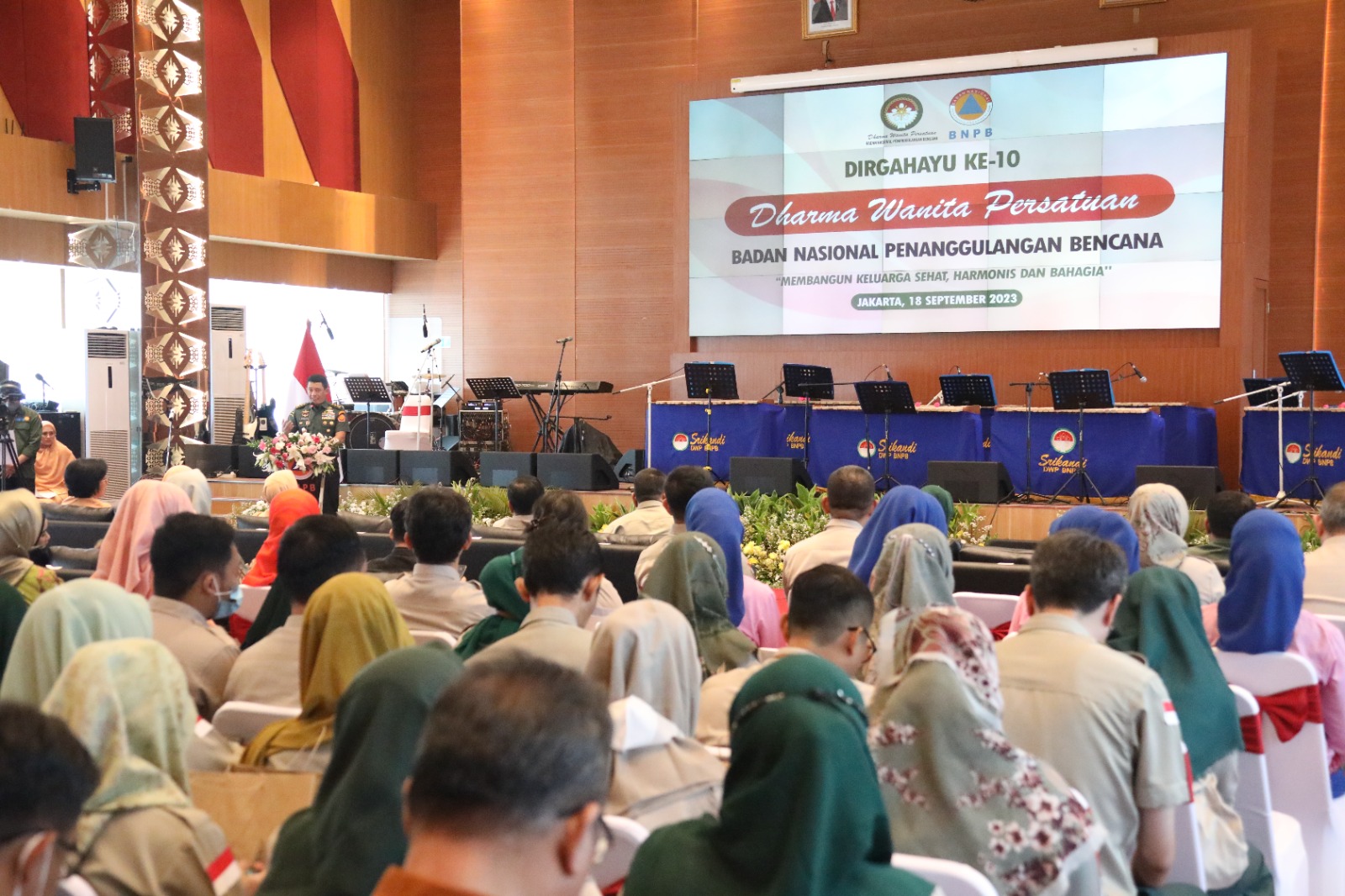 Suasana puncak perayaan Hari Ulang Tahun DWP BNPB ke 10 di Aula Sutopo Purwo Nugroho, Graha BNPB, Jakarta pada Senin (18/9).